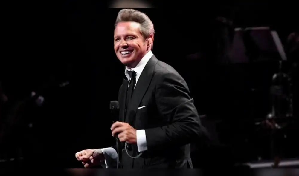 Luis Miguel genera indignación al golpear a su asistente en pleno concierto [VIDEO]