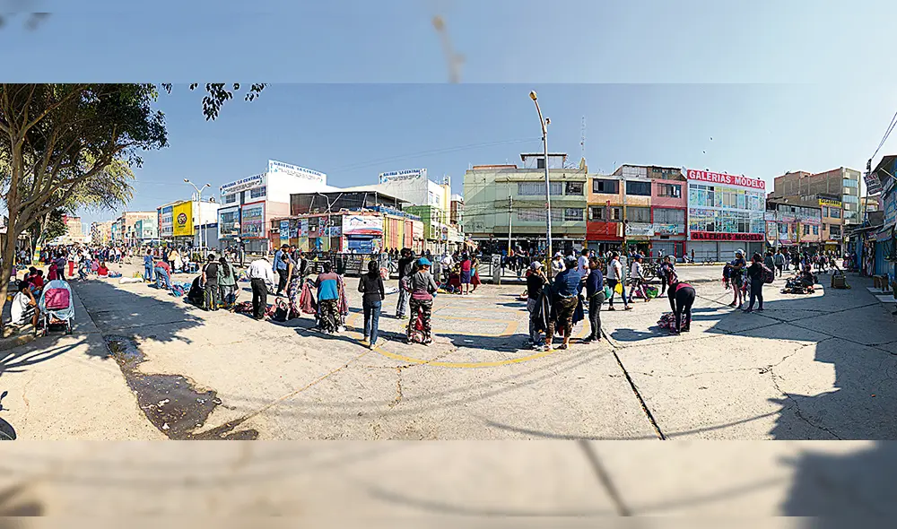 Caos. Los informales volvieron a la plataforma Arica para vender sus productos. Compradores también incentivan informalidad. Caos. Los informales volvieron a la plataforma Arica para vender sus productos. Compradores también incentivan informalidad.