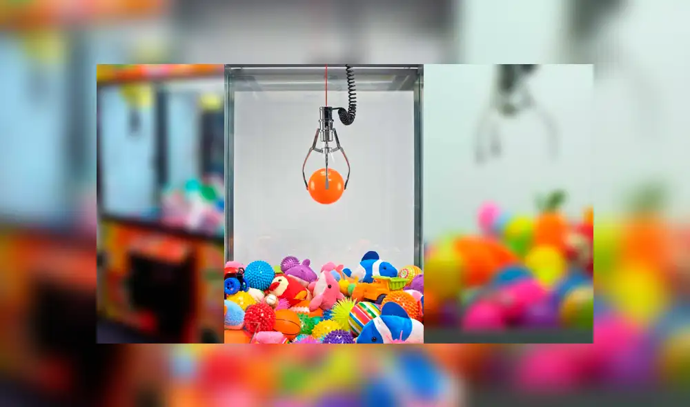 Video es viral en YouTube. Si sueles gastar mucho dinero tratando de ganar un premio en esta máquina, entonces no puedes perderte esta explicación científica del por qué siempre pierdes. Foto: Captura. Video es viral en YouTube. Si sueles gastar mucho dinero tratando de ganar un premio en esta máquina, entonces no puedes perderte esta explicación científica del por qué siempre pierdes. Foto: Captura.