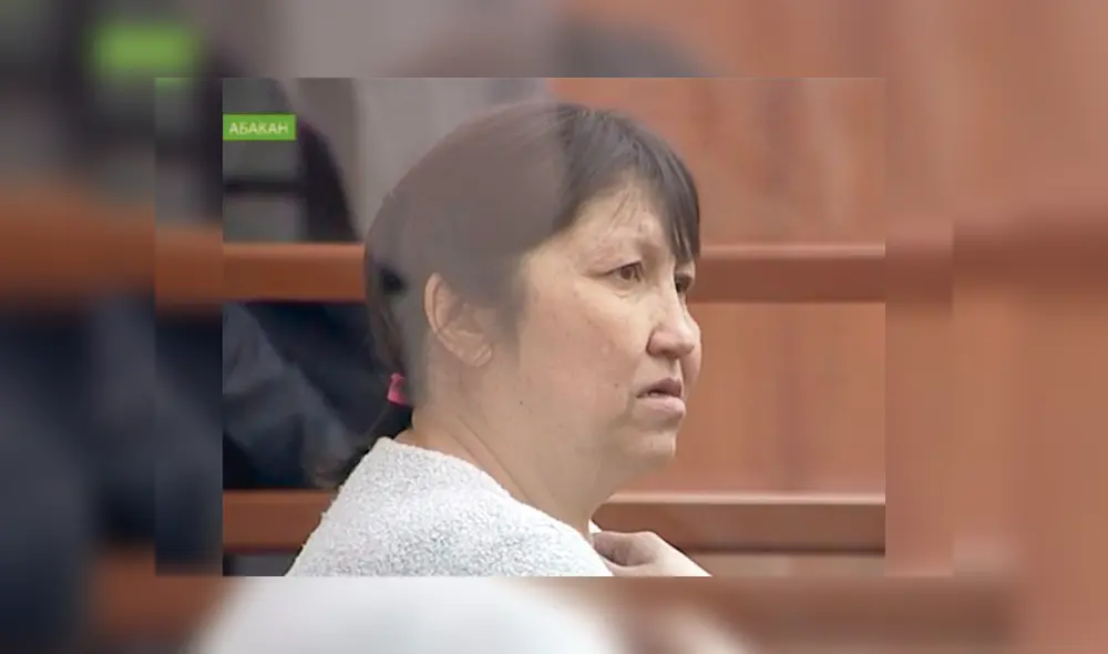 La madre dejó encargado a su hijo con sus abuelos mientras estaba de vacaciones. La madre dejó encargado a su hijo con sus abuelos mientras estaba de vacaciones.