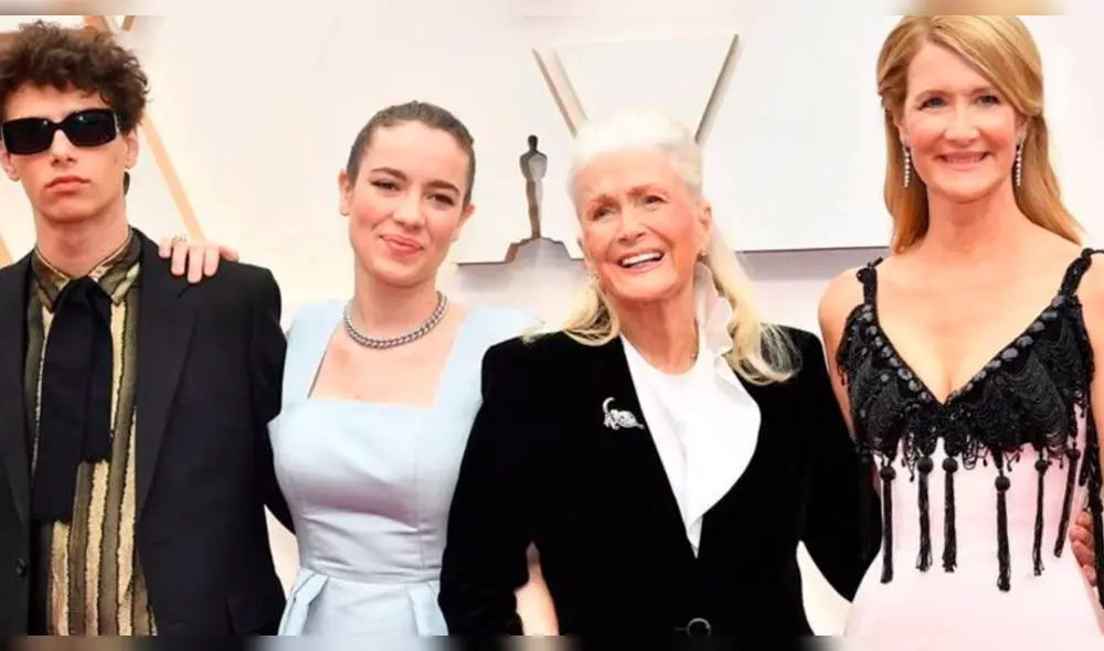 Laura Dern junto a su madre Diane Ladd y sus hijos Ellery Harper y Jaya Harper en la alfombra roja de los Oscar 2020 Laura Dern junto a su madre Diane Ladd y sus hijos Ellery Harper y Jaya Harper en la alfombra roja de los Oscar 2020