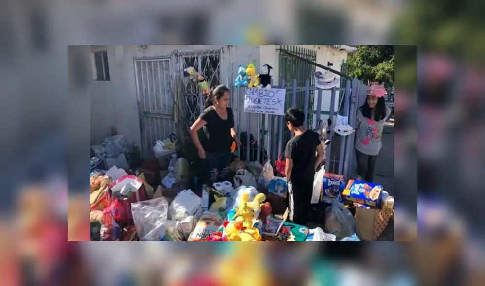 Niño de Tijuana intercambia sus juguetes por una despensa para su mamá. Foto: Alexandra Mendoza.