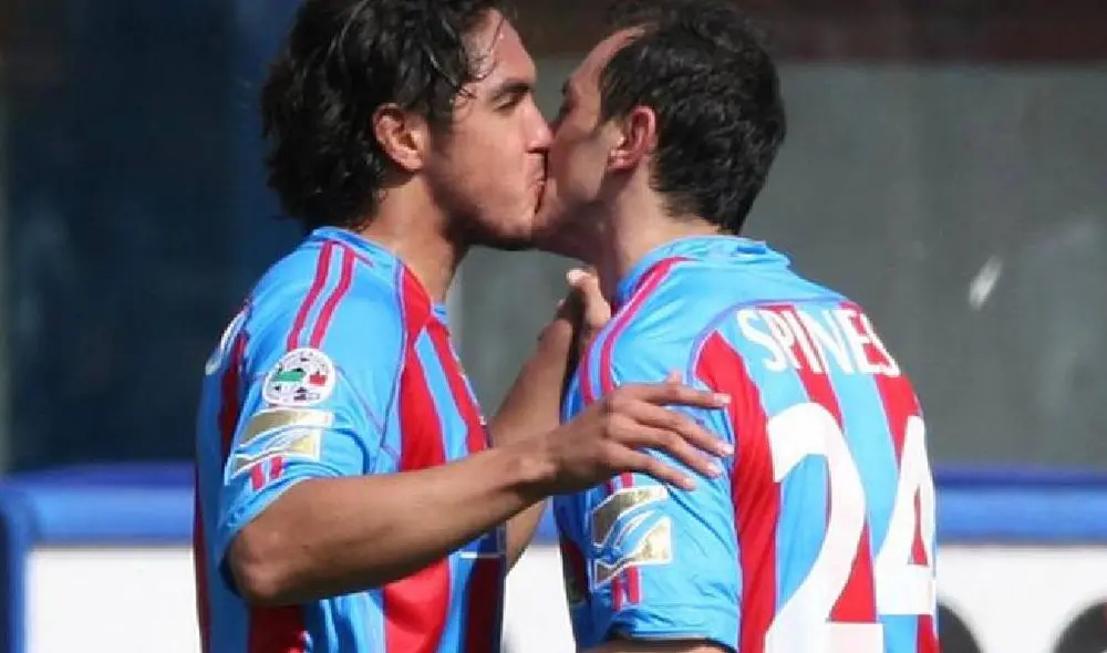 'Loco' Vargas con Spineci en el empate entre Catania y Milan.