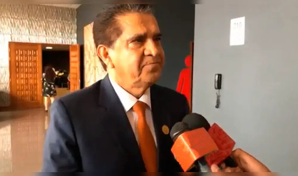 Manuel Llempén aclaró que prohibición será en algunos momentos de clase. Manuel Llempén aclaró que prohibición será en algunos momentos de clase.