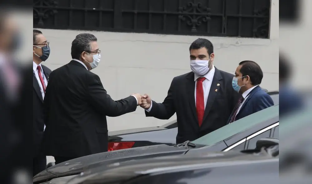Manuel Merino y Guillermo Aliaga llegando a Palacio de Gobierno. Foto: Jorge Cerdán/La República.