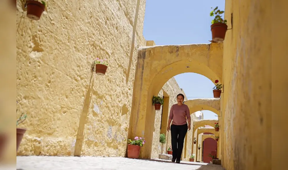 Pasaje de arcos. Uno de los accesos al museo del monasterio San José. La obra tiene origen colonial. Se inauguró en 1710 por impulso de dos monjas carmelita que visitaron Arequipa en su paso a Bolivia. Ellas convencieron a los arequipeños de acoger a esta orden religiosa. Foto: Rodrigo Talavera/ La República