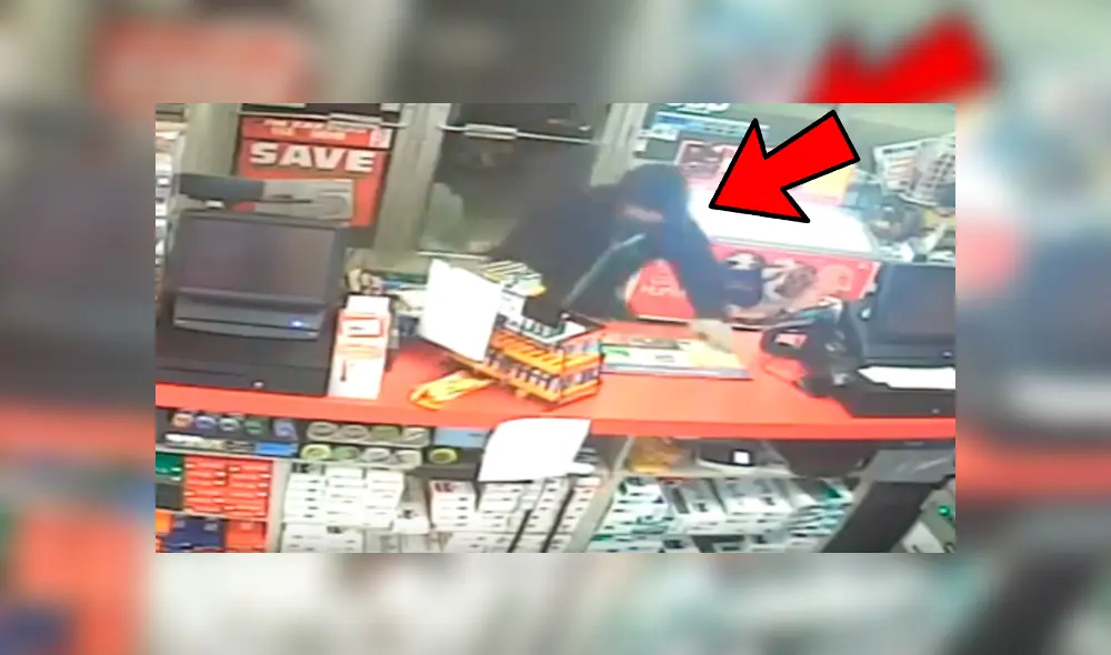 Los planes del delincuente quedaron destruidos tras cometer un curioso error cuando se lanza a romper la puerta del local con un violento acto Los planes del delincuente quedaron destruidos tras cometer un curioso error cuando se lanza a romper la puerta del local con un violento acto