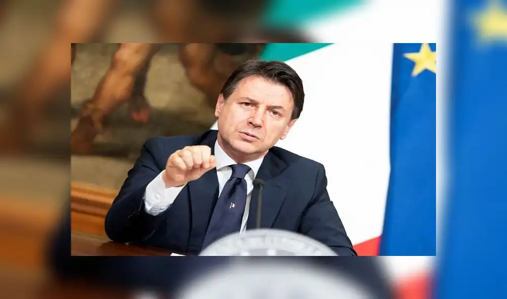 Giuseppe Conte durante una rueda de prensa este domingo 26 de abril. Foto: Palacio Chigi (EFE) Giuseppe Conte durante una rueda de prensa este domingo 26 de abril. Foto: Palacio Chigi (EFE)