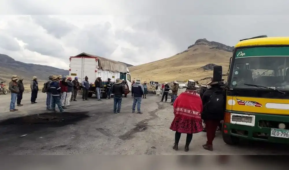 bloqueos. Manifestantes se resisten a abandonar los bloqueos, no dieron tregua. bloqueos. Manifestantes se resisten a abandonar los bloqueos, no dieron tregua.