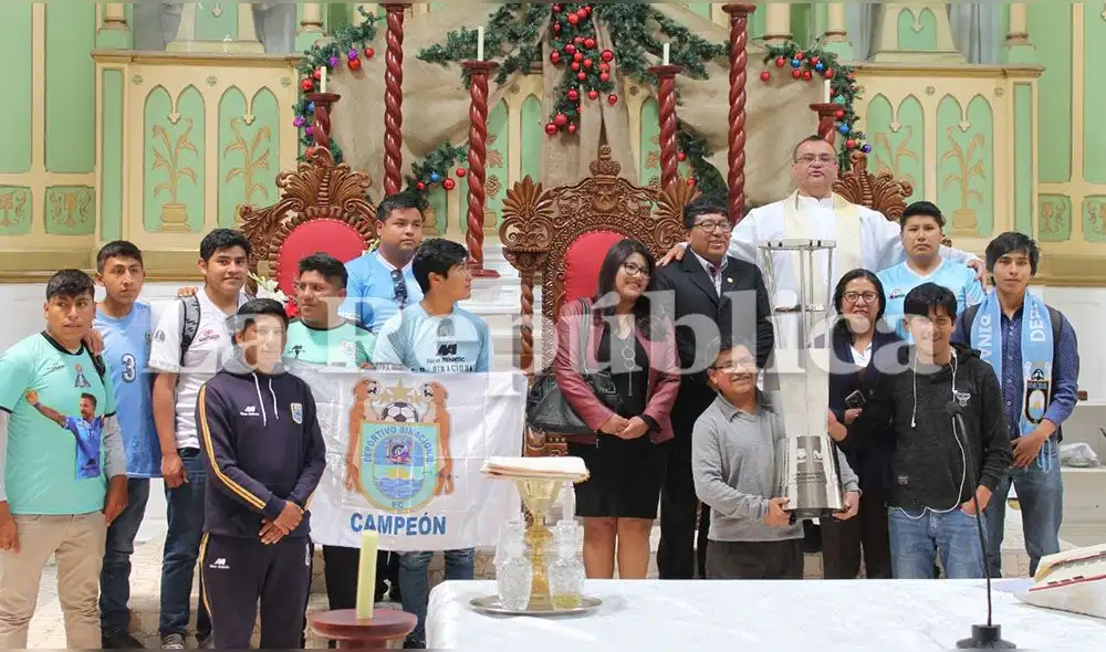 Copa fue bendecida por la virgen de la Candelaria en el templo San Juan. Copa fue bendecida por la virgen de la Candelaria en el templo San Juan.