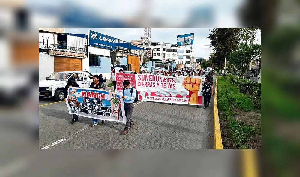 Violencia en Puno por la Universidad Andina [VIDEO Y FOTOS]