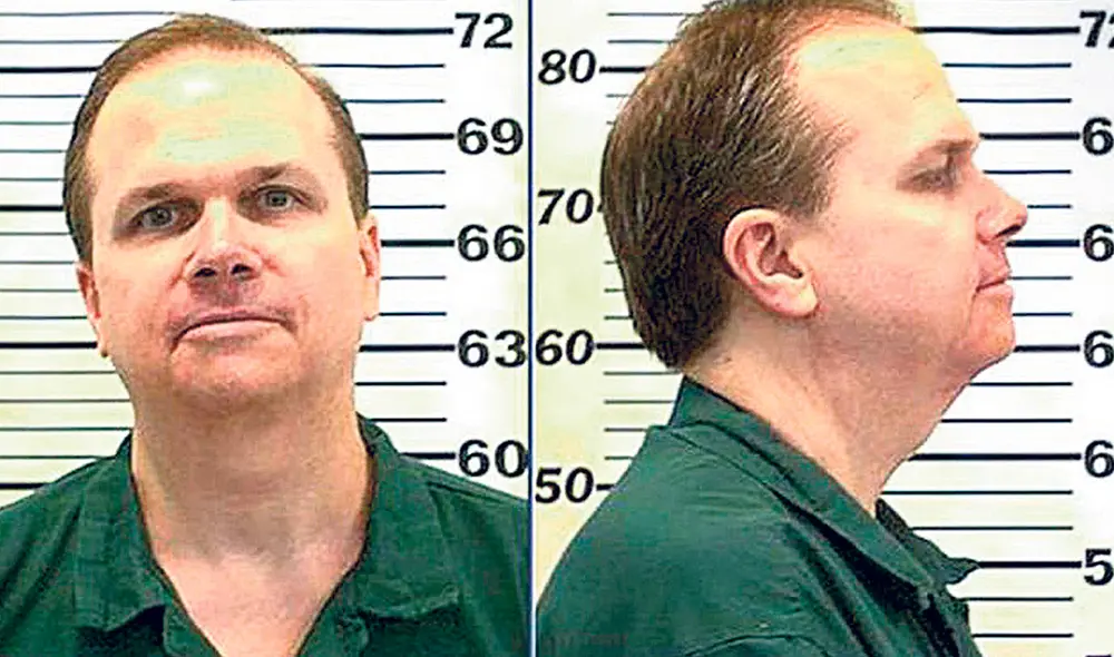 Victimario. Mark Chapman en su registro policial.