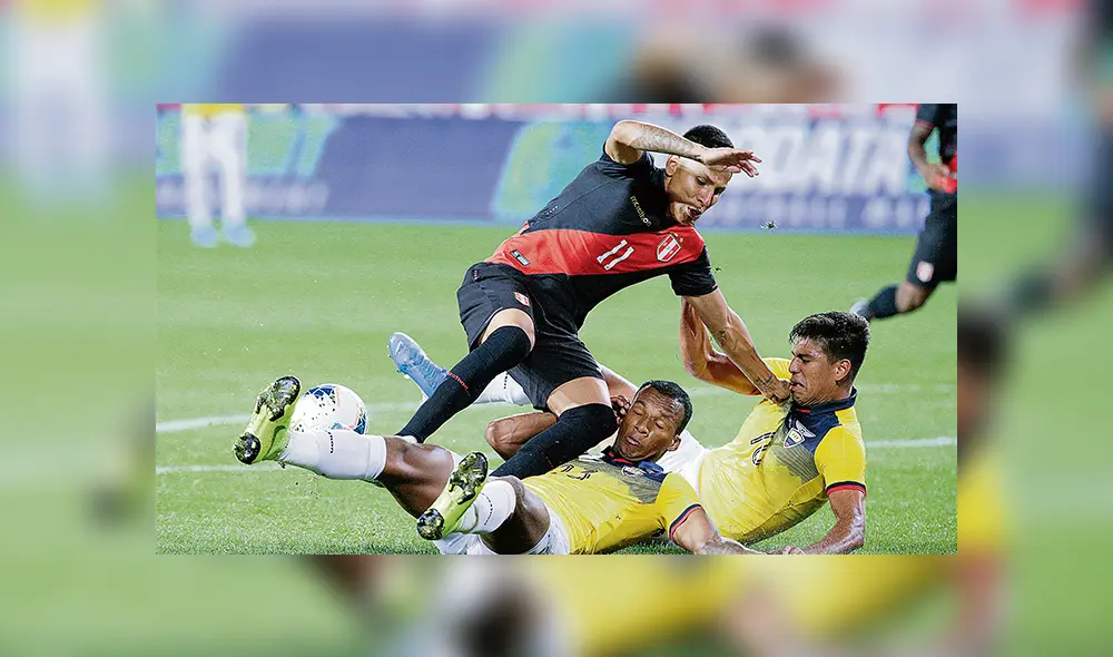 Sin espacios. Raúl Ruidíaz es trabado por dos rivales. Ecuador hizo un planteamiento inteligente y aprovechó una de las pocas chances claras que tuvo para ganar el duelo. (Foto: AFP) Sin espacios. Raúl Ruidíaz es trabado por dos rivales. Ecuador hizo un planteamiento inteligente y aprovechó una de las pocas chances claras que tuvo para ganar el duelo. (Foto: AFP)