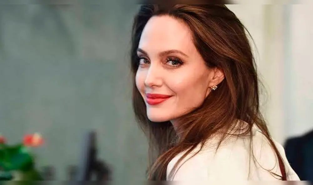 Sacan a la luz imagen de Angelina Jolie en una cama Sacan a la luz imagen de Angelina Jolie en una cama
