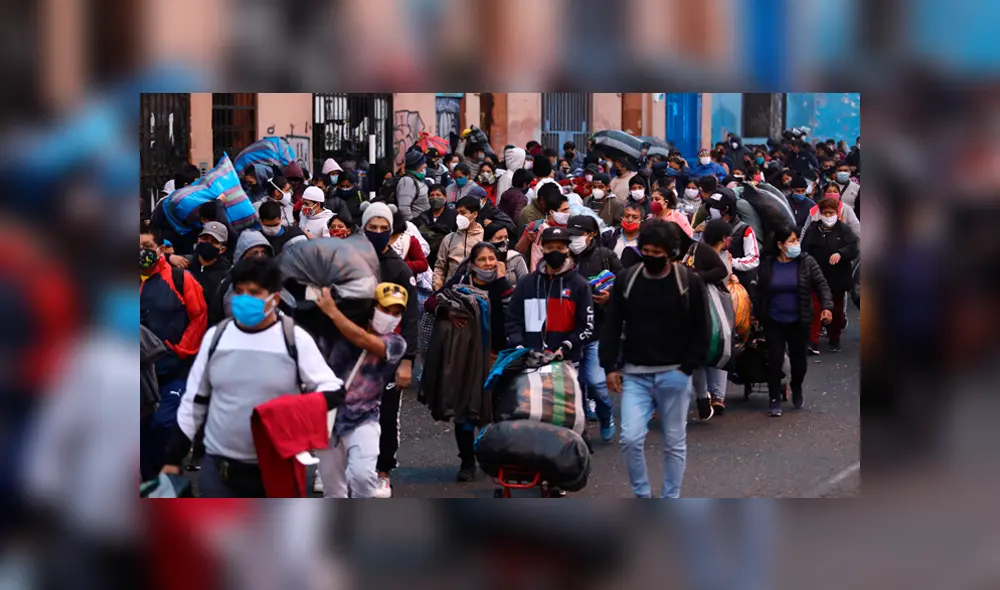 Aglomeraciones en calles aledañas a Gamarra se convirtieron en focos de contagio de COVID-19. Foto: Jorge Cerdán / La República Aglomeraciones en calles aledañas a Gamarra se convirtieron en focos de contagio de COVID-19. Foto: Jorge Cerdán / La República