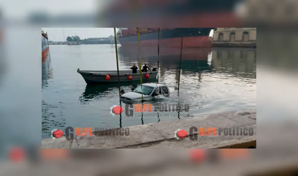 El vehículo cayó pasada las seis de la mañana debido a un desliz que sufrió el conductor. (Foto: Golpe Político)