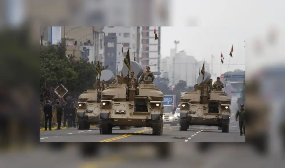 Familias enteras disfrutaron del variado y colorido cronograma del Desfile Militar. (Foto: La República)