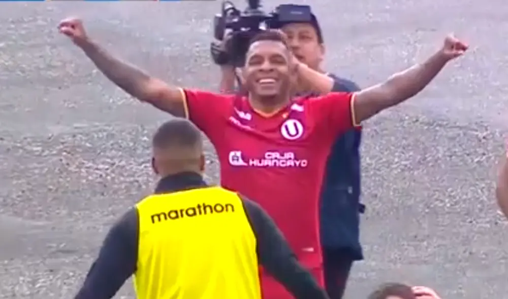 Alberto Quintero aprovechó un regalo de Jean Deza para anotar el primer gol de Universitario ante UTC. | Foto: Gol Perú