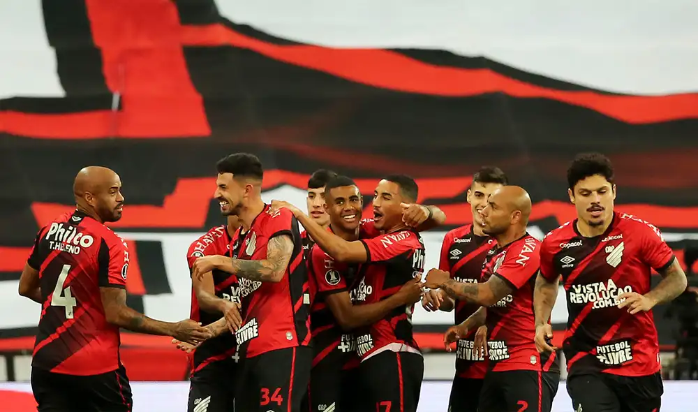 Peñarol y Atlético Paranaense se enfrentan en Montevideo por la última jornada de la fase de grupos de la Copa Libertadores. Foto: AFP