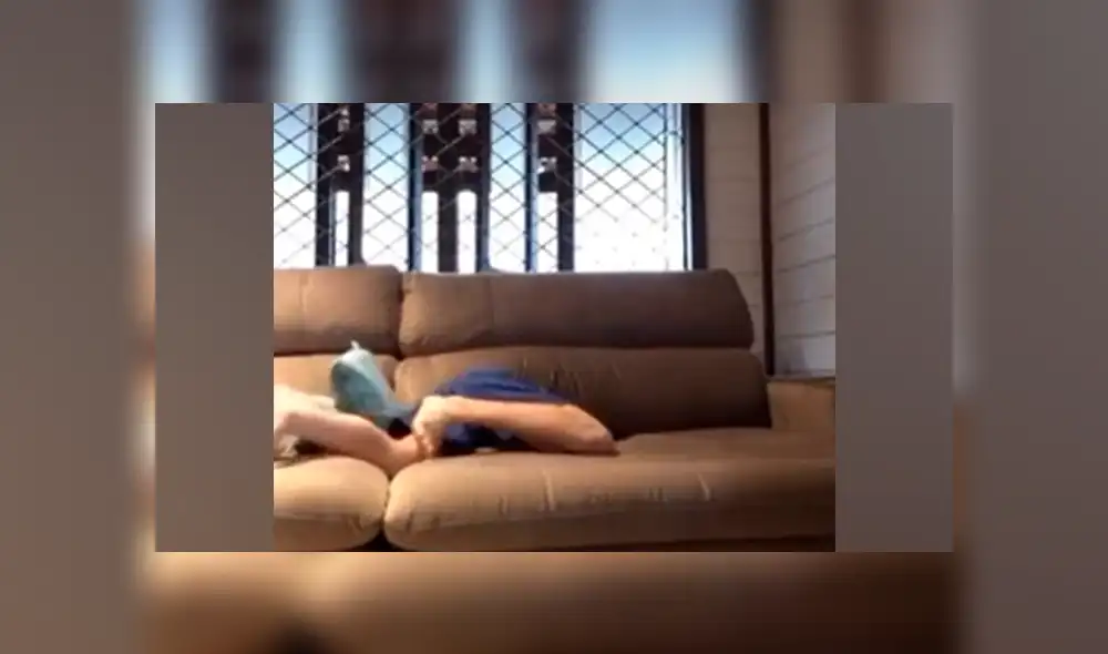 Desliza a la izquierda para ver el asombroso escondite que creó el joven dentro de su sofá. (Foto: captura)