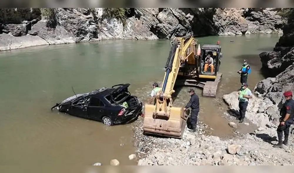 Accidente de tránsito deja un muerto y tres desaparecidos. Accidente de tránsito deja un muerto y tres desaparecidos.