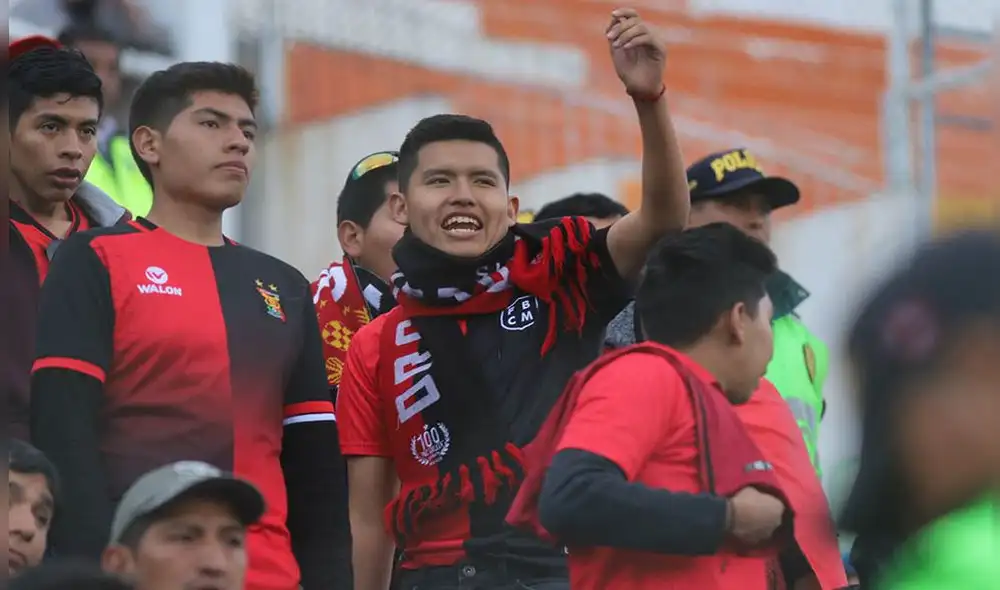 Hinchas de Melgar también viajaron hasta Cusco para presenciar el partido.