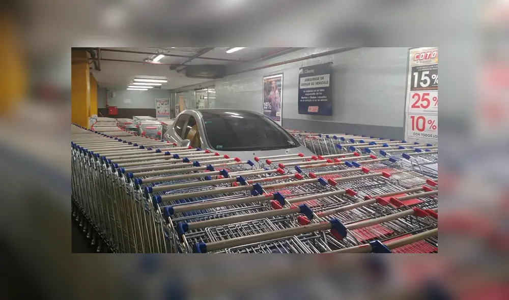 Los trabajadores del centro comercial le dieron una lección, que no olvidará jamás. Foto: captura. Los trabajadores del centro comercial le dieron una lección, que no olvidará jamás. Foto: captura.