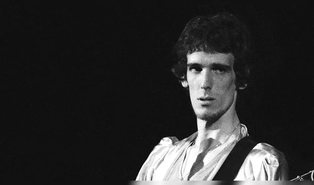 angel invisible. Luis Alberto Spinetta en su época de Invisible, una de sus bandas más creativas. Según Marchi compuso Jardín de los Presentes, el mejor disco del rock latino.