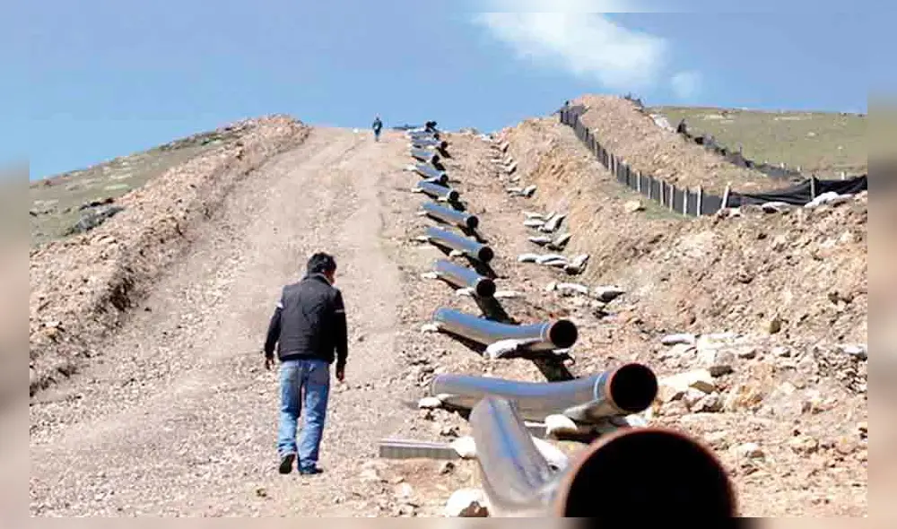 rastros. En Calca los tubos del gasoducto están abandonados.