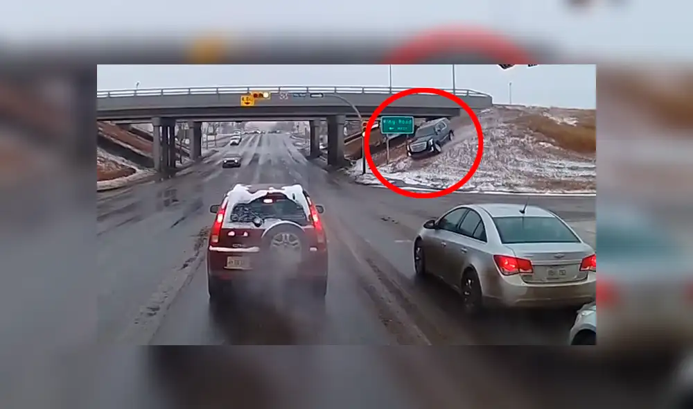 YouTube: Conductor pierde el control y cae de puente hacia una ...
