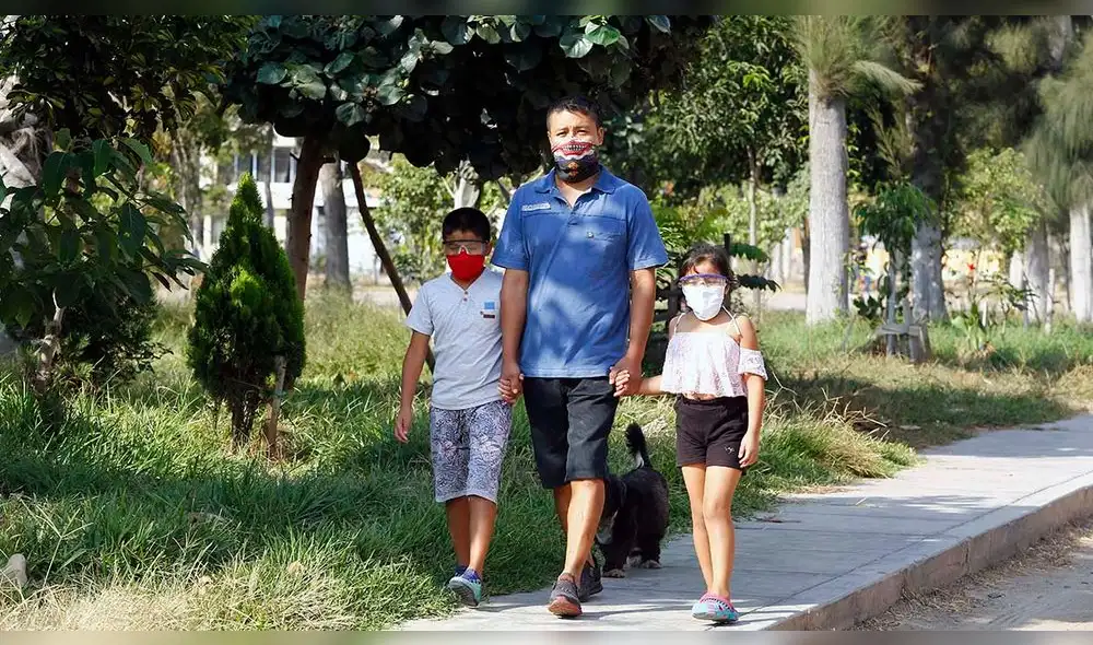 Familia en parque de Lima. Familia en parque de Lima.