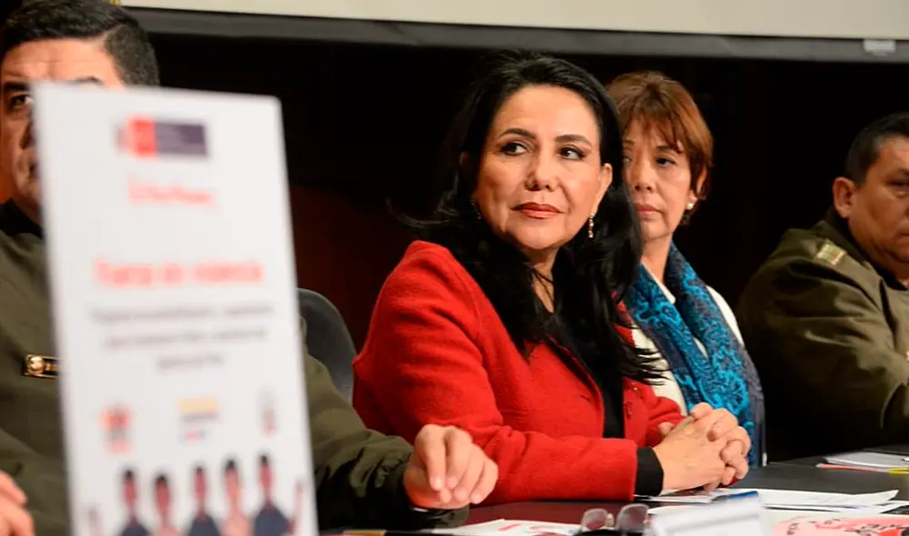 Ministra Gloria Montenegro sostuvo que el Ejército no es humillado por mandiles, pero sí lo fue por sujeción a Montesinos. Foto: MIMP. Ministra Gloria Montenegro sostuvo que el Ejército no es humillado por mandiles, pero sí lo fue por sujeción a Montesinos. Foto: MIMP.