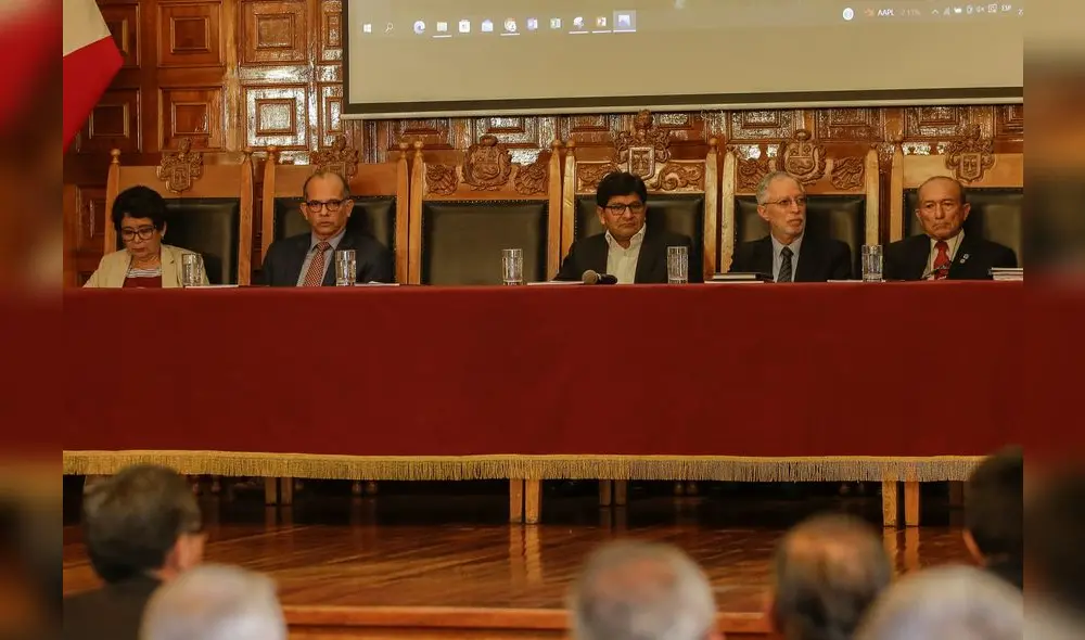 EXPOSICIÓN. Sanchez participó en actividad promovida por Videnza. Se realizó en el paraninfo de la Unsa, donde fue rector.