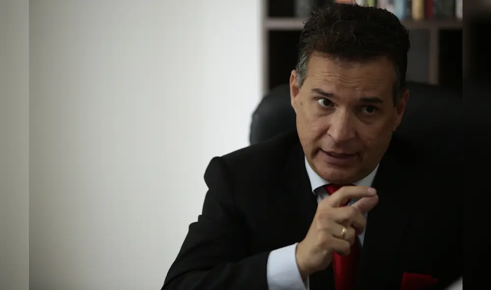 Omar Chehade, de Alianza Para el Progreso, preside la Comisión de Constitución del Congreso. Fue el que sustentó el dictamen de la eliminación de la inmunidad ante el Pleno. Foto: La República.