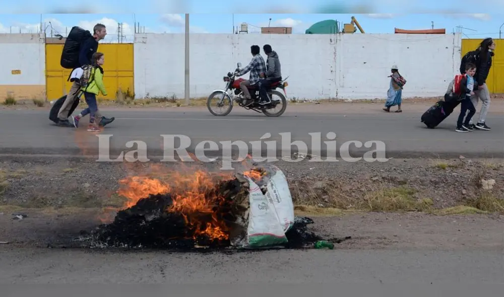 Manifestantes quemaron llantas y protagonizaron plantones. Créditos: Sharon Castellanos