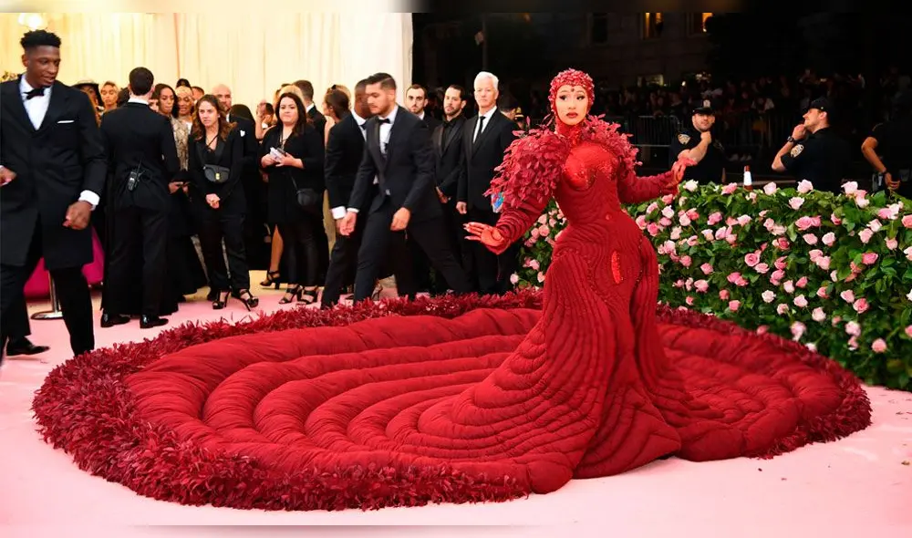 Cardi B irreconocible en la Semana de la Moda de París