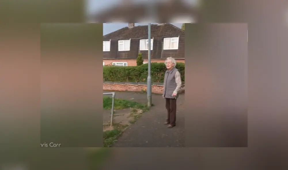 Video es viral en Facebook. Residentes se enteraron que la anciana iba a pasar sola su cumpleaños en cuarentena y se organizaron para sorprenderla con un conmovedor gesto desde sus casas. Video es viral en Facebook. Residentes se enteraron que la anciana iba a pasar sola su cumpleaños en cuarentena y se organizaron para sorprenderla con un conmovedor gesto desde sus casas.