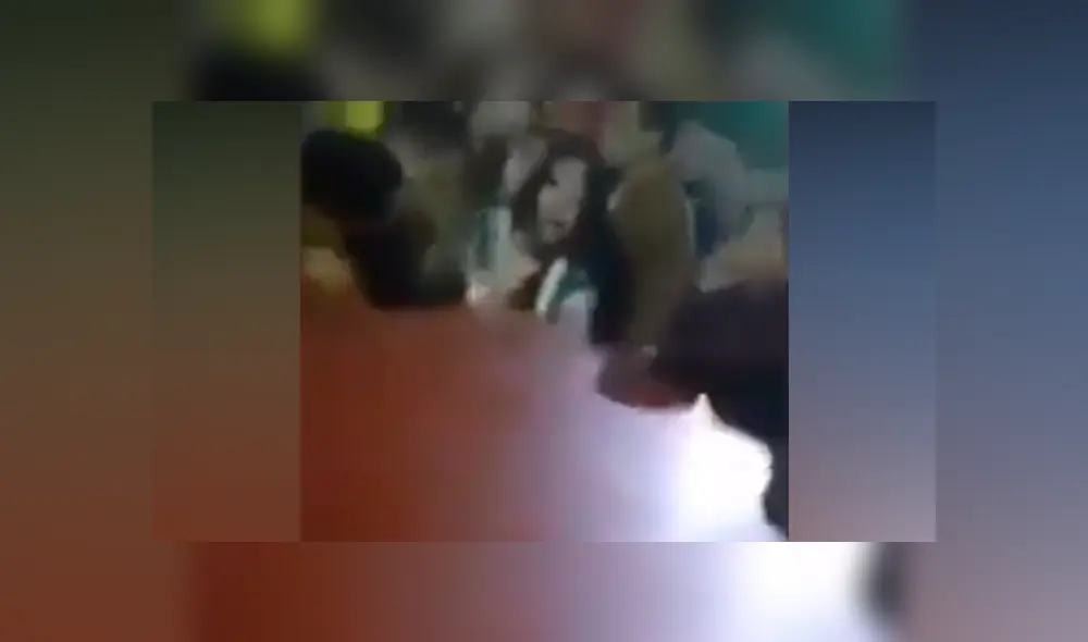 Una ola de indignación ha provocado el video donde se aprecia a una joven siendo acosada sexualmente por un grupo de sujetos a vísperas del Año Nuevo. Una ola de indignación ha provocado el video donde se aprecia a una joven siendo acosada sexualmente por un grupo de sujetos a vísperas del Año Nuevo.