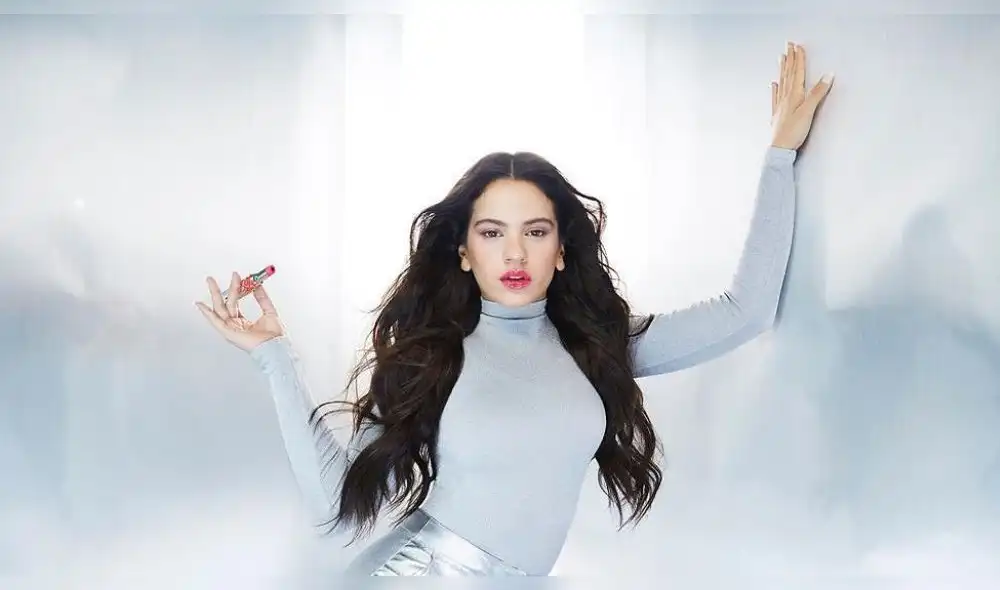 Rosalía seduce a fans con atrevido traje de látex [VIDEO]