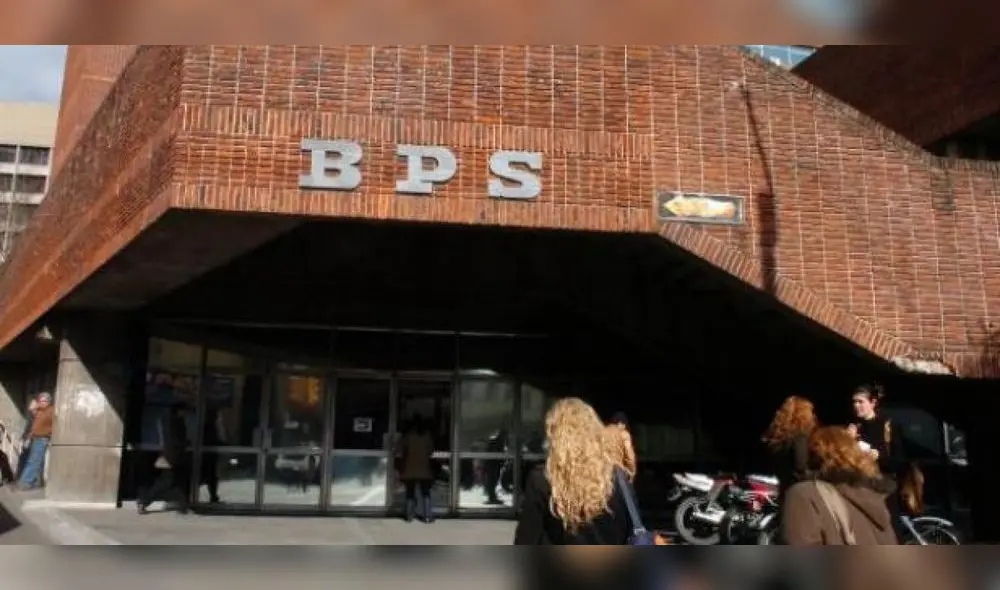 El Banco de Previsión Social pidió a los ciudadanos cumplir las medidas sanitarias cuando se acerquen a cobrar sus prestaciones económicas. (Foto: 970 Universal)