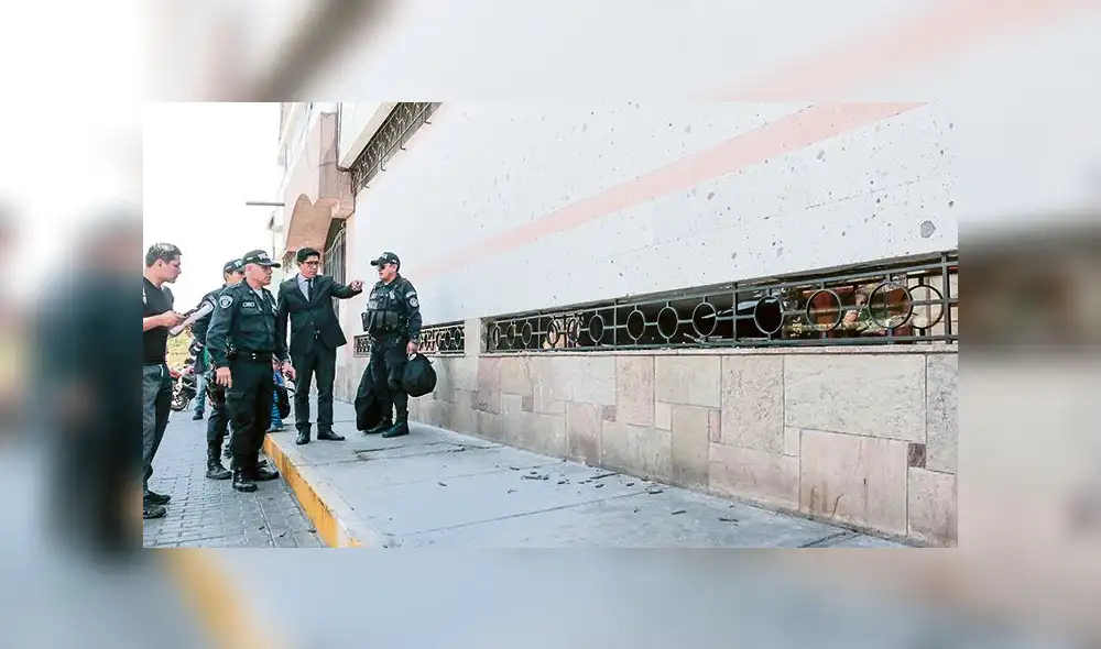 EXPLOSION ARTEFACTO EXPLOSIVO EN LA MUNICIPALIDAD PROVINCIAL DE AREQUIPA 