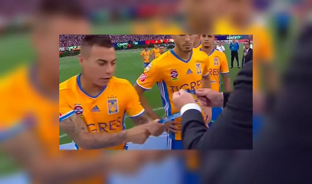 YouTube: Polémico gesto de Eduardo Vargas al recibir medalla de subcampeón en México