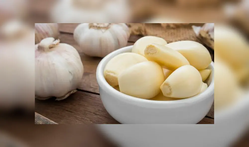 Mujer realizó ritual de “Limpieza energética con ajo” que aparece en el libro “Medicina de la tierra para la mujer”. (FOTO: Internet)