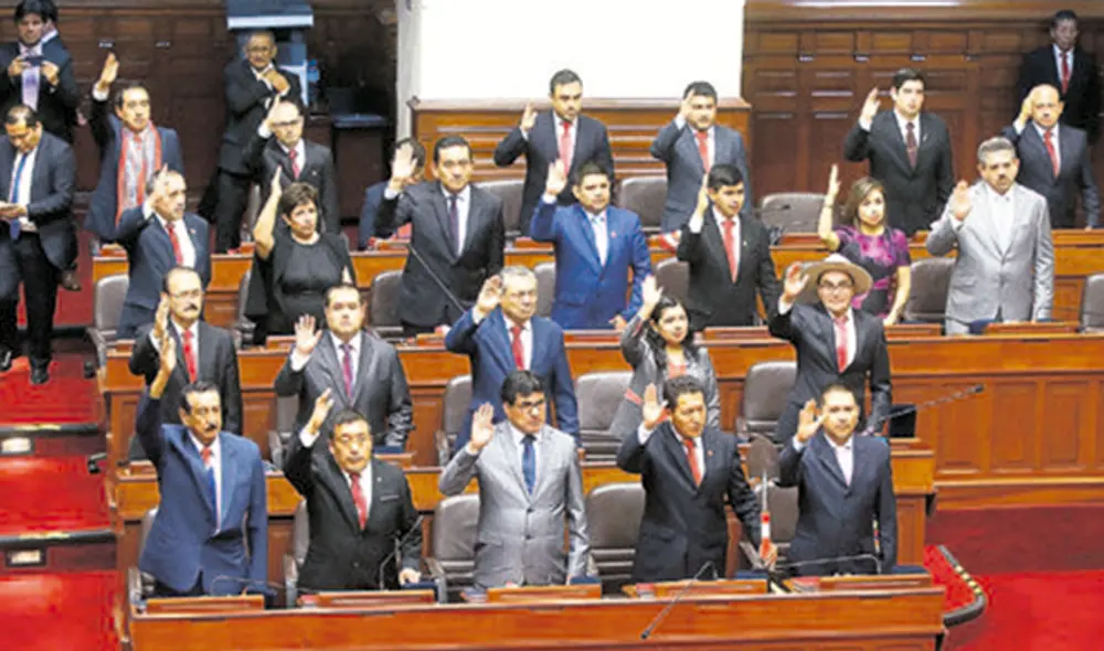 Divisiones. No todos en AP están a favor de la vacancia. Divisiones. No todos en AP están a favor de la vacancia.