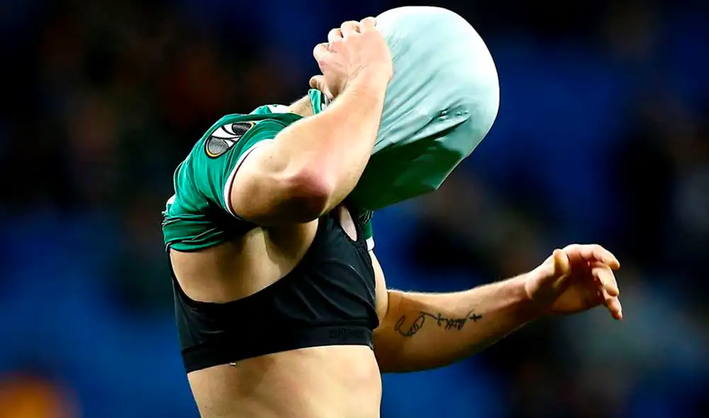 Al jugador solo le quedó lamentarse luego de desaprovechar tan buena ocasión. Foto: EFE. Al jugador solo le quedó lamentarse luego de desaprovechar tan buena ocasión. Foto: EFE.