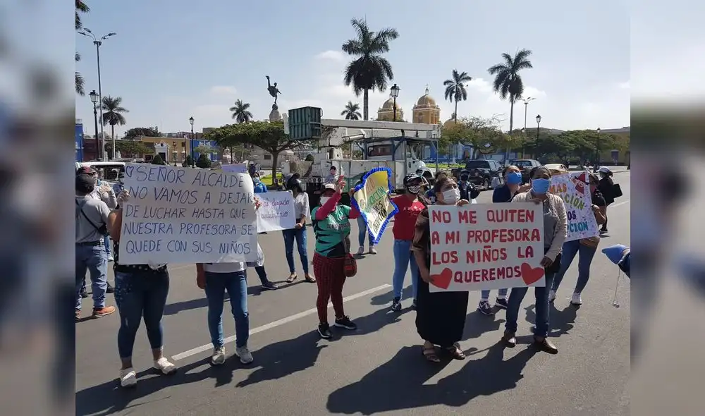 Trujillo: 24 profesoras de jardines municipales fueron despedidas Trujillo: 24 profesoras de jardines municipales fueron despedidas