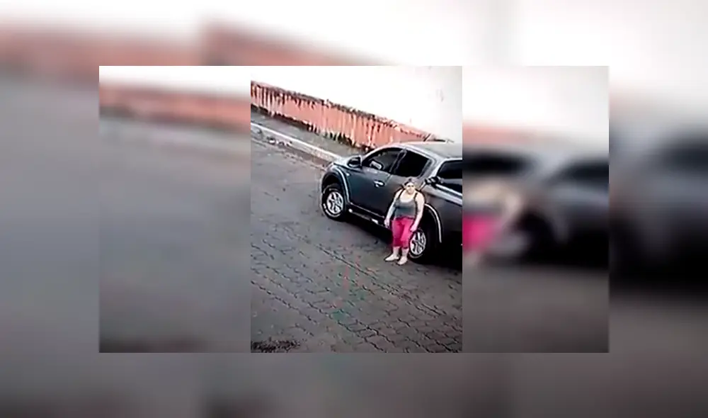 En Facebook, una señora se bajó de su auto para salvar la vida de un indefenso perro que tenía heridas en el cuerpo. En Facebook, una señora se bajó de su auto para salvar la vida de un indefenso perro que tenía heridas en el cuerpo.
