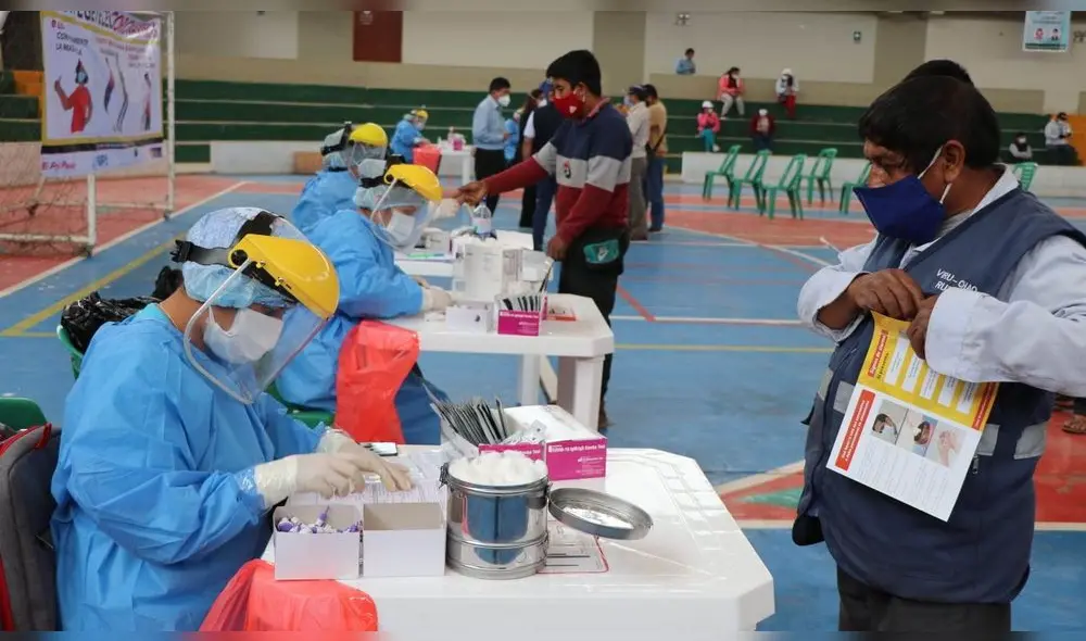 La Libertad: transportistas y comerciantes fueron tamizados por COVID-19. Foto Prensa GORE. La Libertad: transportistas y comerciantes fueron tamizados por COVID-19. Foto Prensa GORE.