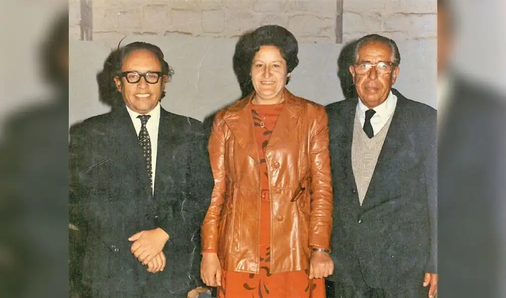 La maestra de piano Mercedes Zambrano Larrea junto a los maestros Armando Guevara Ochoa y Edgar Valcárcel.