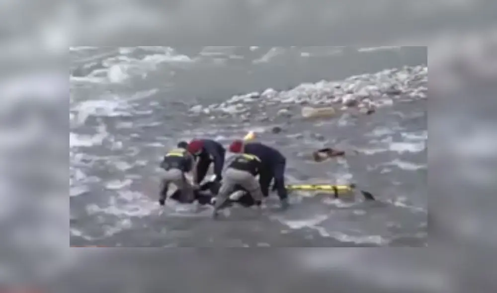 Según el sobrino del fallecido, él y su tío ingresaron al río Rímac para evitar ser intervenidos por serenos. (Foto: Captura de video / América Noticias)